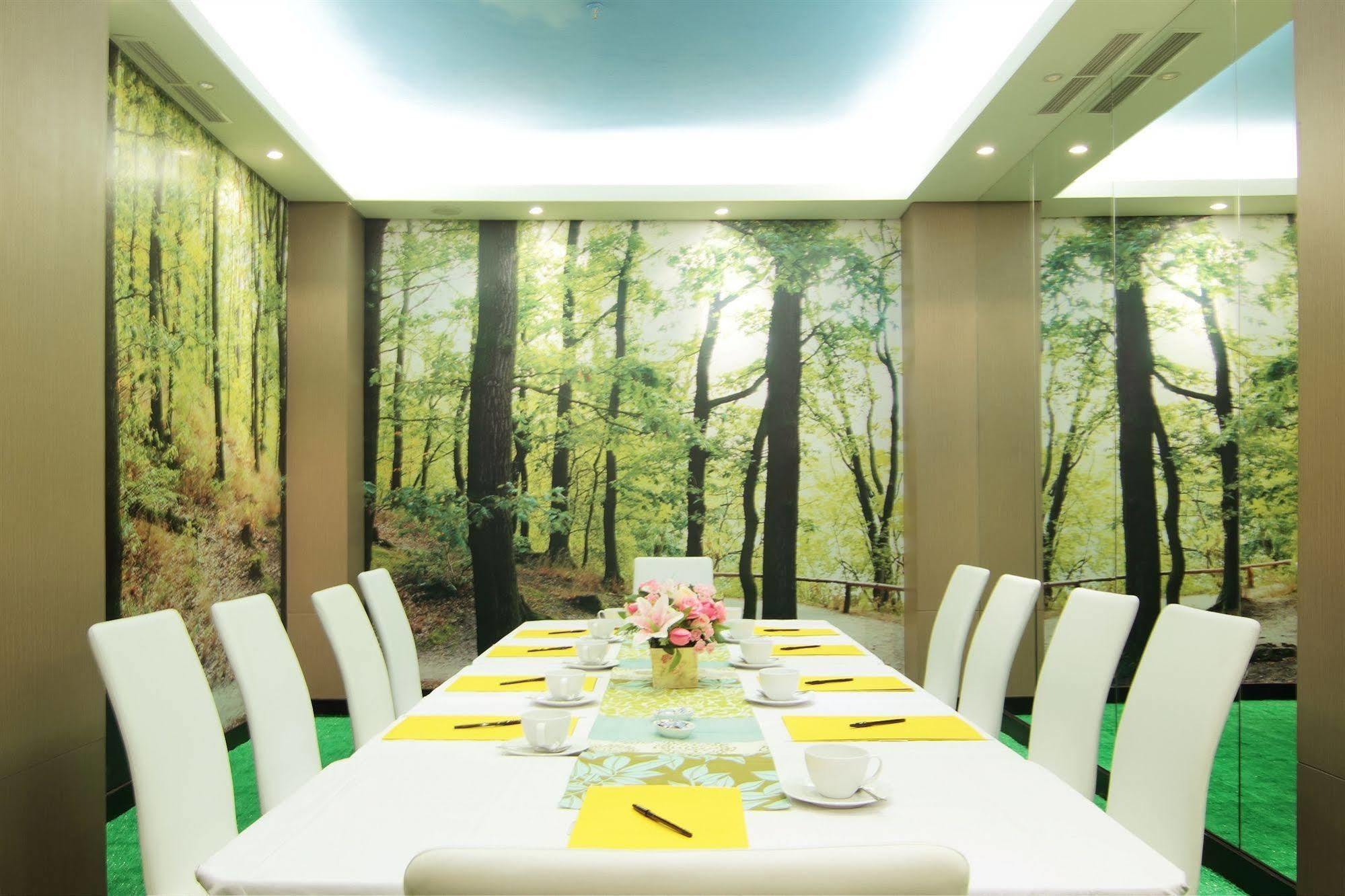 Royal City Hotel Jakarta Extérieur photo