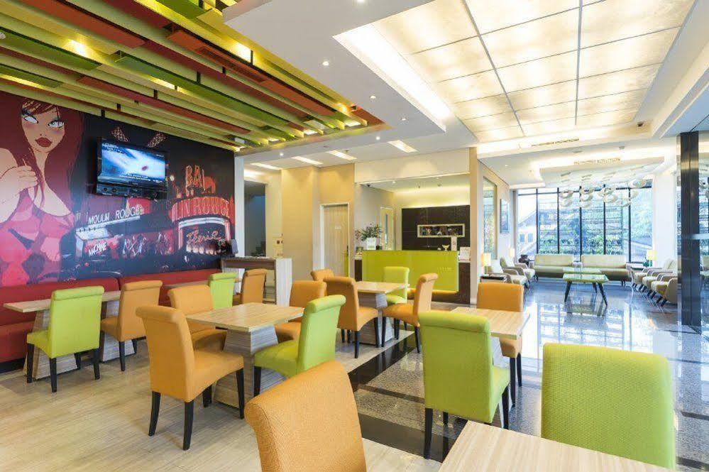 Royal City Hotel Jakarta Extérieur photo